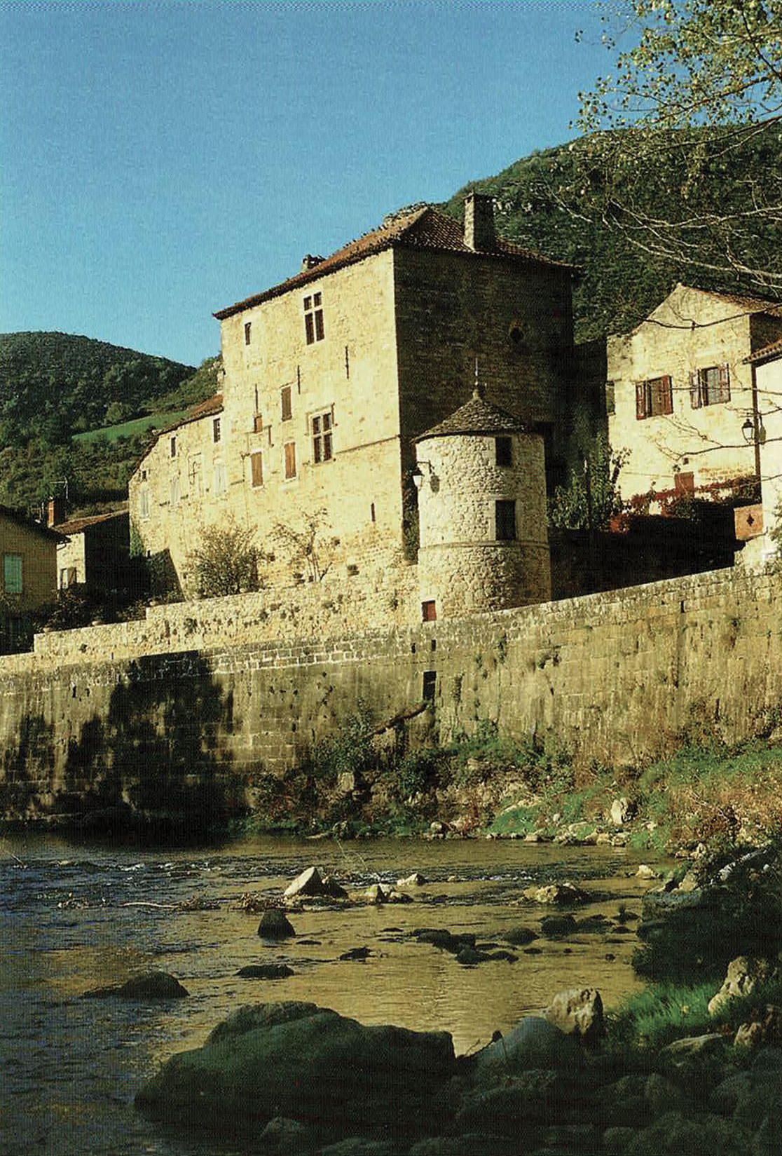 La Sorgues à Versols et son Château